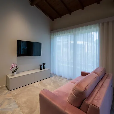 Arianna Apartment
